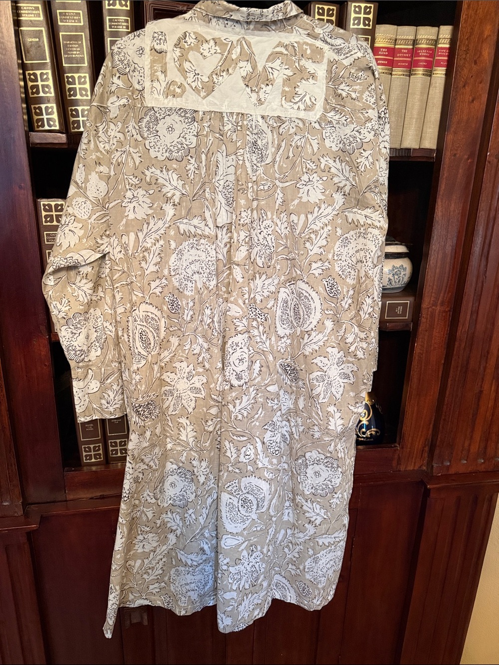 Namsar.    L/xl.   Beige Floral Button-Up Shirt. High low. Cotton new